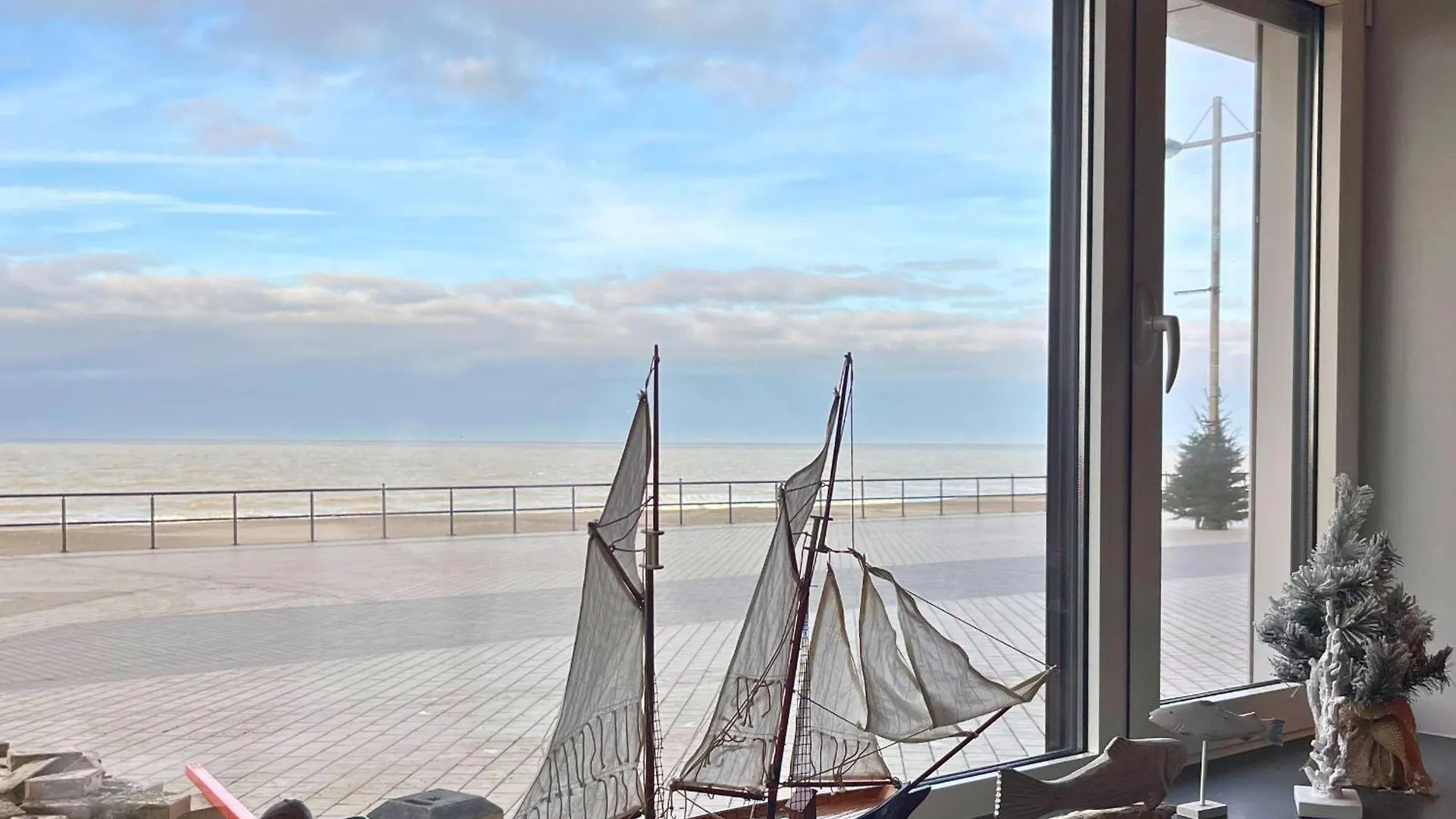 Seaside Rendez-Vous - Appartement 3 Chambres Vue Mer, Piscine, Sauna & Parking A Middelkerke 0*,  Belgium